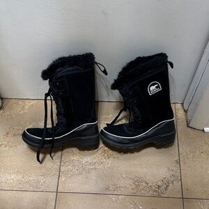 Sorel Black Lace-Up Winter Boots with Faux Fur Trim